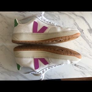 Veja V-12 B-MESH WHITE SARI ABSINTHE